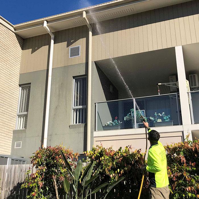 Steve using low pressure machine to wash a Brisbane brick home
